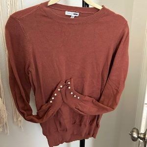 Sweater with pearl beads